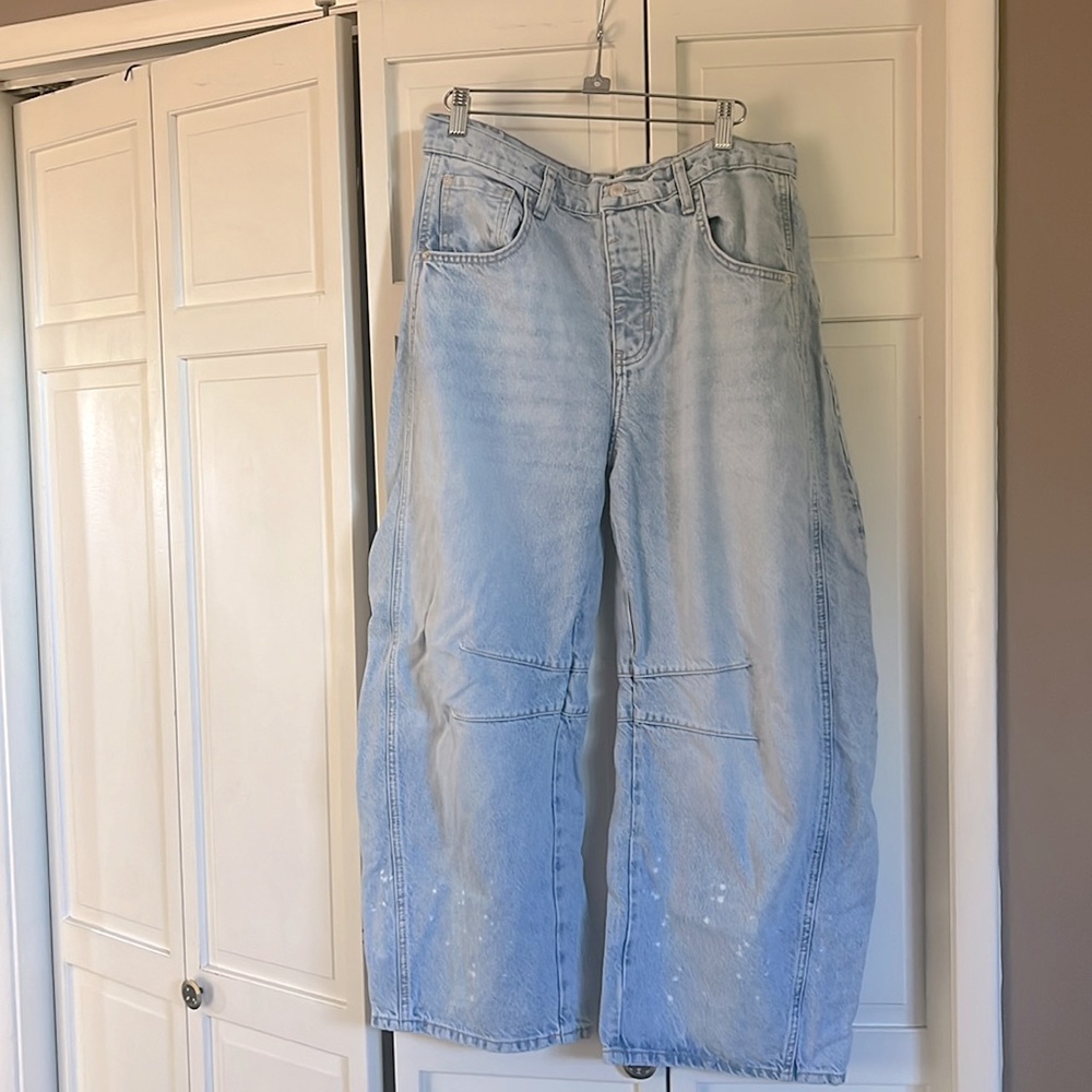 Free People Barrel Jeans color Aegean.